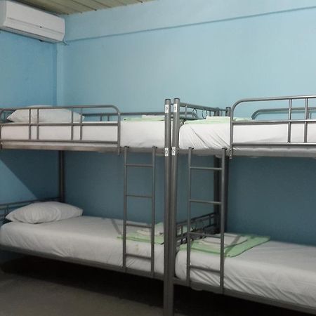 Kampung Bule Hostel Labuan Bajo Esterno foto